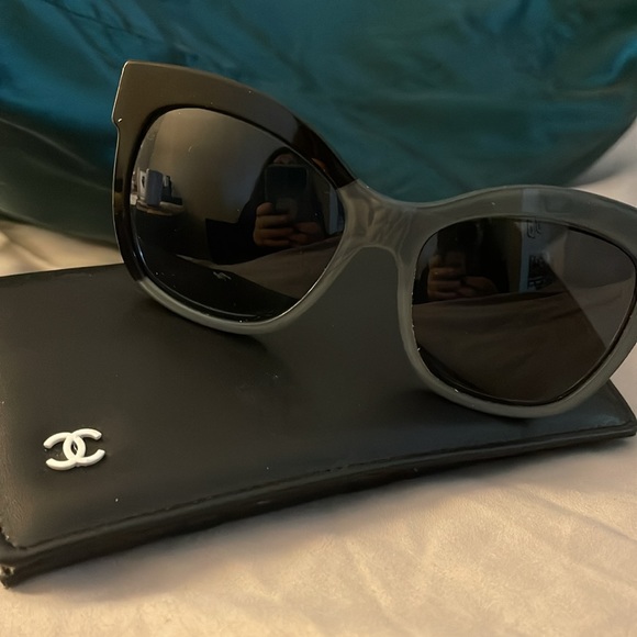 Chanel sunglasses for your own prescription only wore a couple of times - Picture 2 of 7
